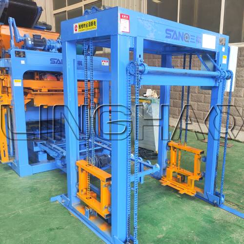 QT4-25 automatic block machine loaded for Uganda shipment
